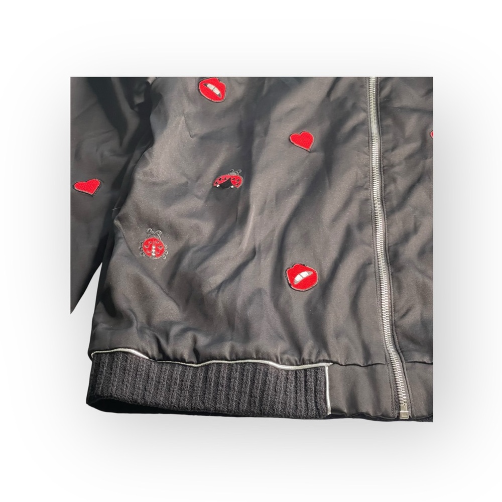 new Lauren Moshi 𖠌 Paris Ladybug Love Kiss Patch Bomber Jacket 𖠌 Black 𖠌 Medium - Picture 13 of 16